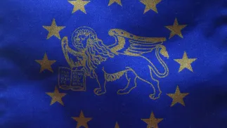 Logo Komisji Weneckiej Fot. PAP/Radek Pietruszka