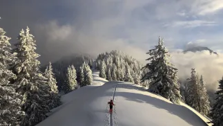 Skitour w szwajcarskich Alpach, zdjęcie ilustracyjne, fot. PAP/EPA/GIAN EHRENZELLER