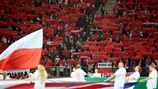 Kibice na stadionie Narodowym podczas meczu piłkarskiej reprezentacji Polski, fot. PAP/Leszek Szymański