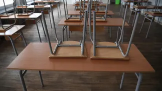 Pusta klasa szkolna Fot. PAP/Darek Delmanowicz