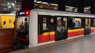 Pociąg metra - zdjęcie ilustracyjne Fot. PAP/Radek Pietruszka