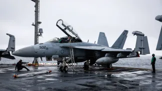 Myśliwiec F-18 na pokładzie USS Gerald R. Ford. Fot. EPA/STEPHANIE LECOCQ