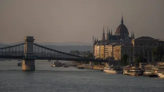 Widok na węgierski parlament, zdjęcie ilustracyjne, fot. PAP/EPA/MTI/Zoltan Balogh