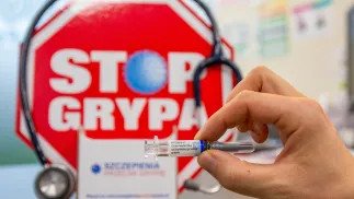 Szczepionka przeciwko grypie Fot. PAP/Małgorzata Sawoch