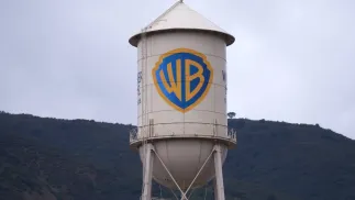 Logo Warner Bros. Discovery, fot. PAP/EPA/ALLISON DINNER