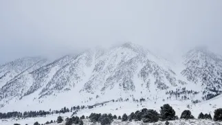 Pasmo górskie Sierra Nevada w Kalifornii. Zdj. Ilustracyjne. Fot. PAP/EPA/CAROLINE BREHMAN 