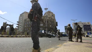 Żołnierze Huti w Jemenie. Fot. PAP/ EPA/YAHYA ARHAB
