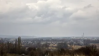 Загальний вид міста Куп'янськ, Харківська область, північний схід України, 18 березня 2024 року. Fot. PAP/EPA/SERGEY KOZLOV