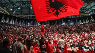 Flaga Albanii, zdjęcie ilustracyjne, fot. PAP/EPA/ANA-MPA/GEORGE VITSARAS