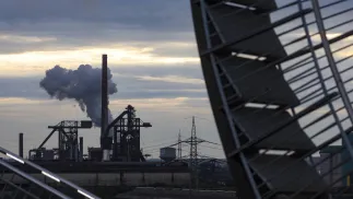 Промышленный район в Дуйсбурге, Германия. Фотоиллюстрация. Fot. PAP/EPA/Christopher Neundorf