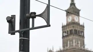 Syreny alarmowe w centrum Warszawy, fot. PAP/Radek Pietruszka