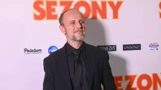 Aktor Łukasz Simlat na premierze filmu "Sezony" w reżyserii Michała Grzybowskiego. Fot. PAP/Piotr Nowak