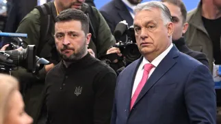Wołodymyr Zełenski i Viktor Orban Fot. PAP/EPA/SZILARD KOSZTICSAK