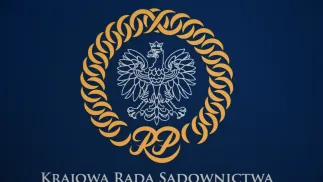 Symbol Krajowej Rady Sądownictwa. Fot. PAP/Radek Pietruszka
