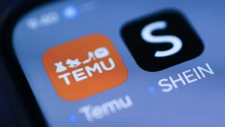 Logo Shein i Temu na smartfonie, fot. PAP/EPA/HANNIBAL HANSCHKE