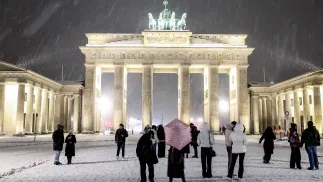 Brama Brandenburska w Berlinie. Fot. PAP/EPA/FILIP SINGER