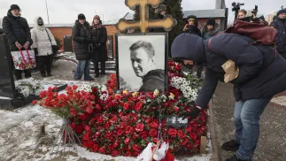 Grób Aleksieja Nawalnego w Moskwie. Fot. EPA/MAXIM SHIPENKOV