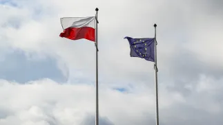 Прапори Польщі та ЄС Fot. PAP/Darek Delmanowicz