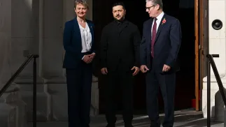  Yvette Cooper, Wołodymyr Zełenski, Keir Starmer. Fot. PAP/EPA/Chris J. Ratcliffe