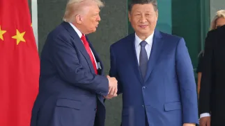 Xi Jinping (P) i Donald Trump (L). Fot. EPA/YONHAP