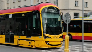 Komunikacja miejska w Warszawie Fot. PAP/Szymon Pulcyn