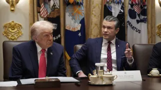 Prezydent USA Donald Trump i szef Pentagonu Pete Hegseth. Fot. PAP/EPA/YURI GRIPAS / POOL
