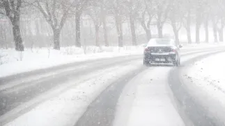 Polacy ocenili swoją jazdę zimą.Fot. PAP/Andrzej Jackowski