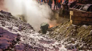 Awaria sieci ciepłowniczej, fot. PAP/Wojciech Szubartowski