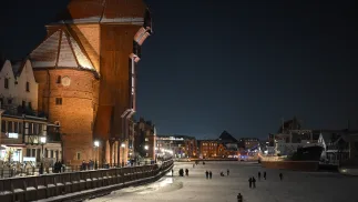 Закута в лід гданська річка Мотлава перетворилася на ковзанку внаслідок тривалого утримання низьких температур. Fot. PAP/