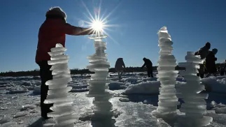 Torosy na plaży w Mikoszewie Fot. PAP/Adam Warżawa