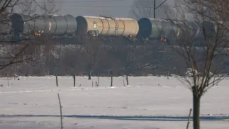  Wykolejony pociąg towarowy w okolicach miejscowości Jaroszowa Wola. Fot. PAP/Leszek Szymański