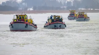 Lodołamacze na Wiśle. Fot. PAP/Marcin Gadomski