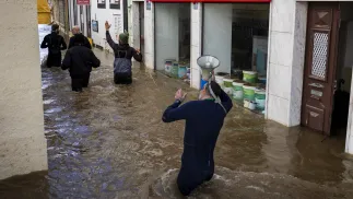 Powódź w Portugalii. Fot. PAP/EPA/JOSE SENA GOULAO