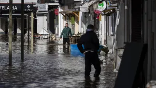 Ulice miasta Alcacer do Sal w Portugalii. Fot. PAP/EPA/JOSE SENA GOULAO 