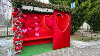 Przystanek autobusowy w podszczecińskich Moczyłach. Fot. PAP/Marcin Bielecki