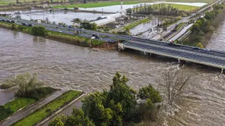 Zniszczenia po przejściu orkanów Marta, Kristin i Leonardo przez Portugalię. Fot. PAP/ EPA/MIGUEL A. LOPES 