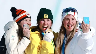 Josie Baff wywalczyła w Livigno złoty medal olimpijski. Fot. PAP/EPA/	ALEX PLAVEVSKI