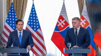 Держсекретар США Марко Рубіо (ліворуч) та прем'єр-міністр Словаччини Роберт Фіцо (праворуч). Fot. PAP/EPA/DOMINIKA KORTVELYESIOVA