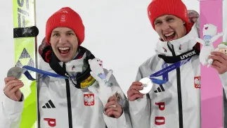 Kacper Tomasiak i Paweł Wąsek. Fot. PAP/Grzegorz Momot