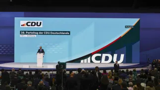 Kanclerz Niemiec Friedrich Merz przemawia podczas 38. Federalnego Zjazdu Unii Demokratycznej (CDU) w Stuttgarcie. Fot. PAP/EPA/RONALD WITTEK