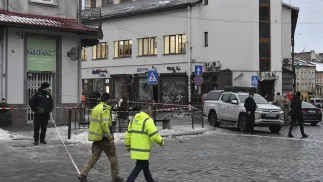 Фото з місця теракту у Львові. Fot. PAP/EPA/MYKOLA TYS