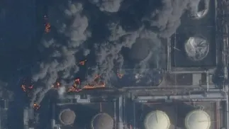 Пожар на нефтехранилище в Усть-Луге. Fot. X@nexta_tv