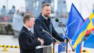 Wicepremier, minister obrony narodowej Władysław Kosiniak-Kamysz (P) oraz minister obrony Szwecji Pal Jonson (L) podczas konferencji prasowej po spotkaniu w Porcie Wojennym w Gdyni Fot. PAP/Andrzej Jackowski