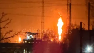 Скриншот из видео пожаа на Саратовском НПЗ. Fot. X/Exilenova+ (@Exilenova_plus)