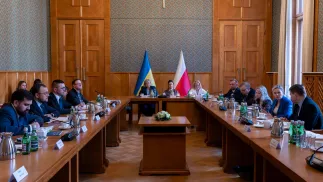 Зустріч між міністеркою освіти Барбарою Новацькою, віцепрем'єр-міністром та міністром закордонних справ Радославом Сікорським і послом України в Польщі Василем Боднарем. Fot. Facebook / Ministerstwo Edukacji Narodowej