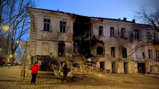 Разрушения жилого дома в центре Одессы в следствие российского обстрела города. Fot. Facebook / Сергій Лисак: Одеська міська військова адміністрація