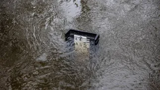 Wodowskaz w rzece, zdjęcie ilustracyjne, fot. PAP/Wojtek Jargiło