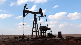 Ropa naftowa (zdjęcie ilustracyjne). Fot. EPA/MOHAMMED AL-RIFAI