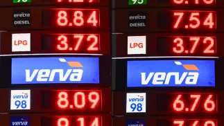 Ceny paliw na stacjach benzynowych. Fot. PAP/Darek Delmanowicz