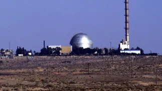 Izraelski obszar nuklearny na obrzeżach pustynnego miasta w 2000 r. Fot. PAP/STRINGER Dimona na południu kraju